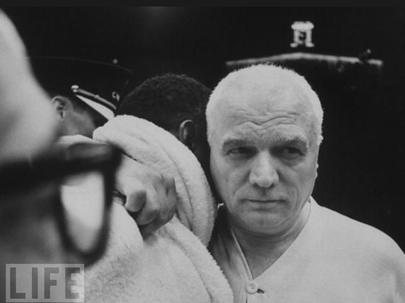 Cus&Floyd D'Amato con Floyd Patterson dopo aver perso il titolo dei pesi massimi nel 1962 (un titolo che in seguito avrebbe vinto) Photo: Robert W. Kelley/Time & Life Pictures/Getty Images